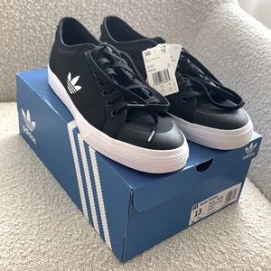 BNWT MENS Adidas Nizza Trefoil. Size US 13.